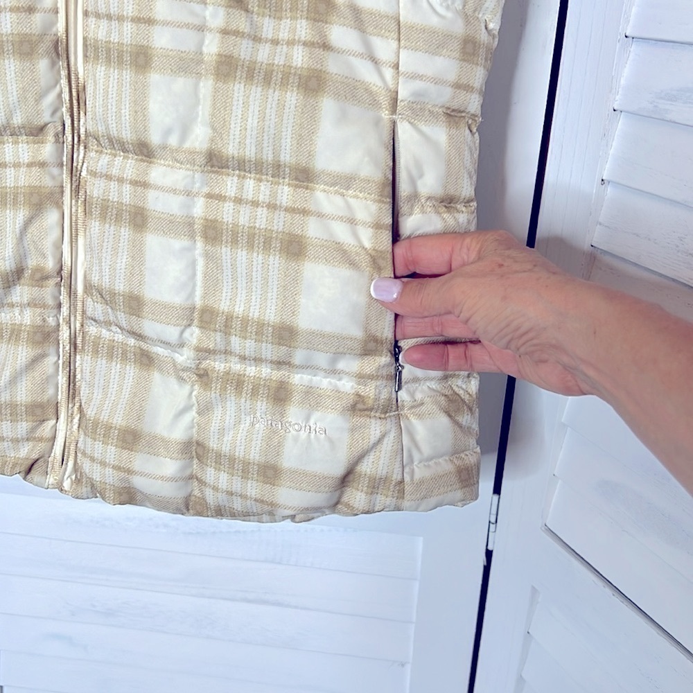 Patagonia Wooly Plaid in Raw Linen Neutral Color Hood Vest Puffer Size Medium - Picture 5 of 11